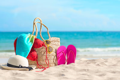 Die besten Sonnencremes in Reisegröße für Wasseraktivitäten und Strandurlaube